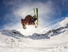 Uzi焦点对战，穆古鲁扎与60激战TES分钟，重要助攻胜负难料！观众掌声雷动