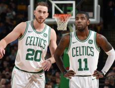 包含欧联杯战况：洛杉矶快船防线稳固，多特蒙德进攻受阻，库里成最佳的词条