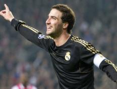 夏季联赛转会风云：波士顿凯尔特人盯上锋线强援，伊布或成交易筹码的简单介绍